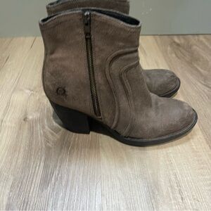 Born Abby burnished ankle‎ boots suede leather women's size 8